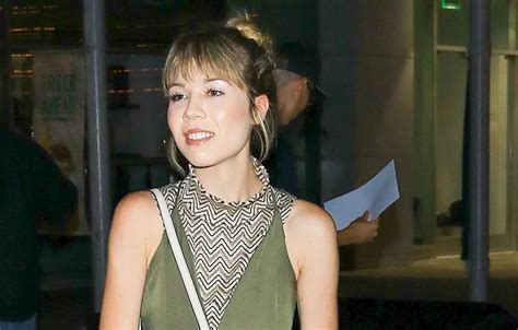 Jennette McCurdy says her mom showered her until she was 18